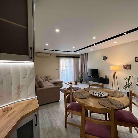 Great Apartament Near Lake & Blloku Area Tirana Esterno foto