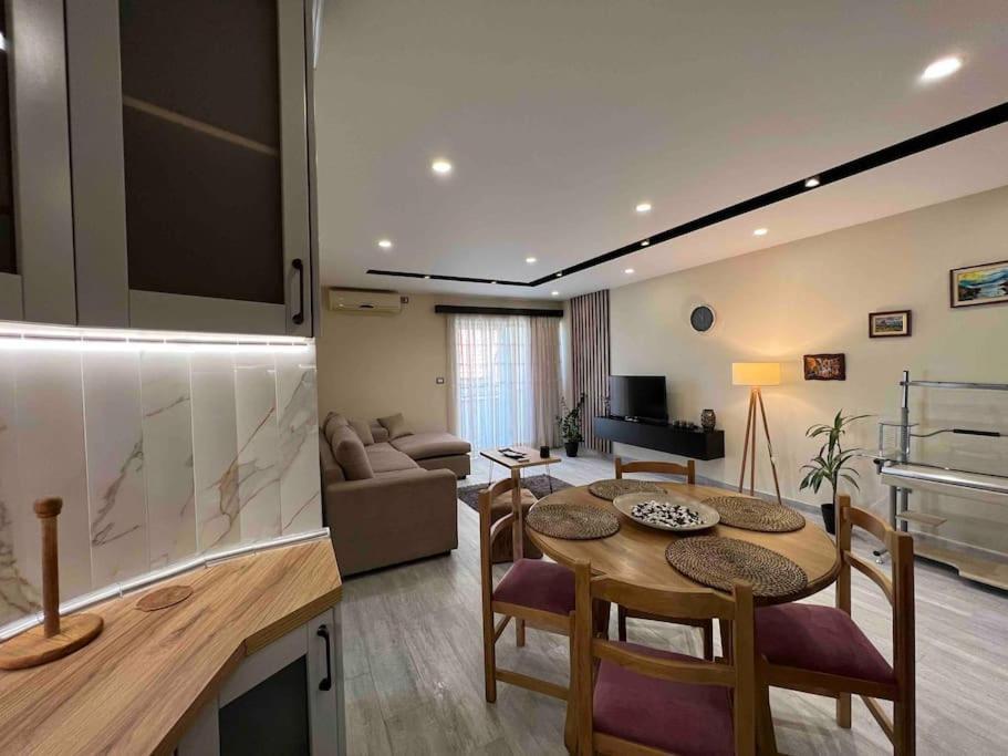 Great Apartament Near Lake & Blloku Area Tirana Esterno foto