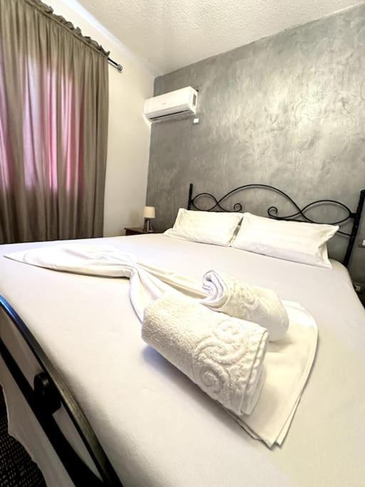 Great Apartament Near Lake & Blloku Area Tirana Esterno foto